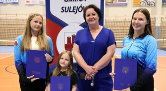 W gminie Sulejów wyróżnili  43 uczniów za świetne wyniki sportowe