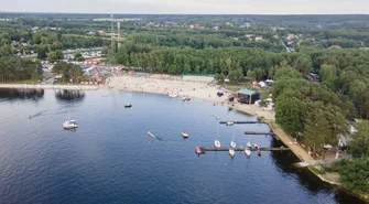 Kąpiele, plaża i inne atrakcje, czyli gdzie wypoczywać nad wodą w Łódzkiem