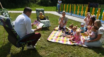 „Czytanie na Polanie” w Kamieńsku z udziałem burmistrza