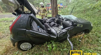 Wypadek w Daniszewicach: dachowanie Fiata Punto, kobieta trafiła do szpitala. Kolizja trzech samochodów na ul. Sulejowskiej w Piotrkowie