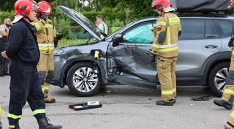 Wypadek w Rokszycach. Skoda wymusiła pierwszeństwo – jedna osoba poszkodowana