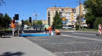 Ulica Belzacka w Piotrkowie z nowym parkingiem na 12 miejsc postojowych