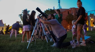 Za nami noc Perseidów w Piotrkowie. Wyjątkowe wydarzenie i moc atrakcji pod Mediateką 800-lecia!