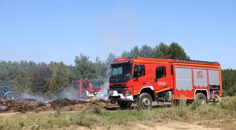Dramat rolników w Paskrzynie – spłonęło ponad 900 bel słomy. Czy to było podpalenie?