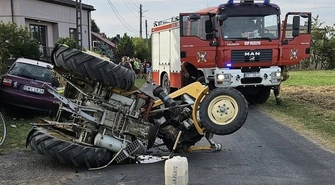 Zderzenie ciągnika rolniczego z audi w Uszczynie