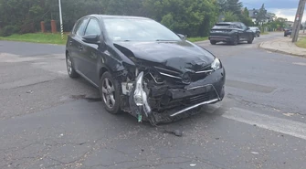 Kolizja na krzyżówce Zawodzie i Twardosławickiej