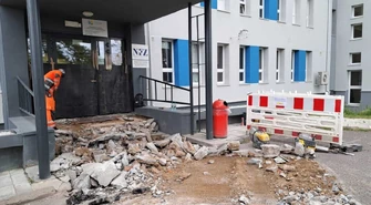 Modernizacja schodów przed Samodzielnym Szpitalem Wojewódzkim w Piotrkowie