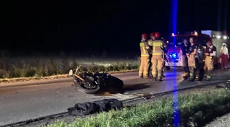 Groźny wypadek w Oprzężowie. Motocykl uderzył w sarnę. Dwie osoby są ranne