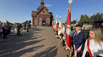 Wolbórz uczcił 86. rocznicę wybuchu II wojny światowej – ziemia z Katynia i Smoleńska złożona w ołtarzu