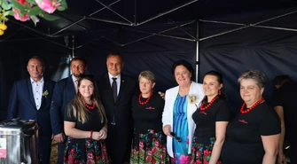 Dożynki parafialno-gminne w Białej: występy zespołów ludowych i lokalne specjały