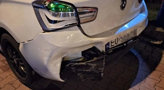 Dwa białe BMW zderzyły się na Sulejowskiej