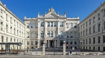 Kierujący spółką powiązaną z PGE i przedsiębiorcy odpowiedzą za korupcję. W Piotrkowie 