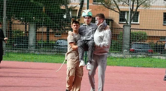 Piękne otrzęsiny w III LO w Piotrkowie