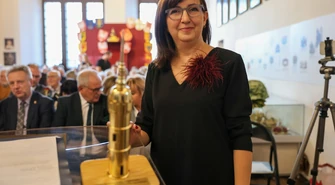 Renata Toma odebrała 50. Złotą Wieżę Trybunalską w Piotrkowie Trybunalskim – dyrygentka chóru II LO nagrodzona za wkład w kulturę i edukację muzyczną młodzieży