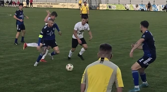 Dwie samobójcze bramki, dwie czerwone kartki. Porażka Polonii z Orkanem