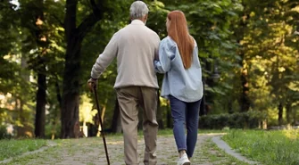 Nowa jakość życia dla seniorów i chorych. Miliony złotych trafią do mieszkańców powiatu piotrkowskiego