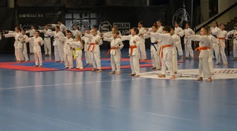 Karate rozbrzmiało w hali RELAX – sukces turnieju OSiR CUP w Piotrkowie 