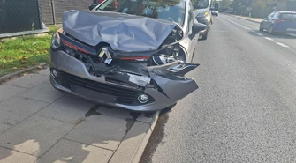 Groźnie na Łódzkiej. Zderzenie dwóch aut osobowych