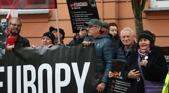 Demonstracja przeciwko wizycie premiera Donalda Tuska w Piotrkowie