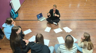 Próby do antywojennego spektaklu muzycznego 