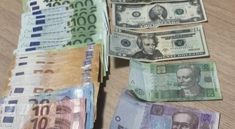 KAS znalazła w przesyłkach kurierskich nielegalnie przesyłane pieniądze