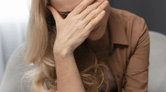 Bliska osoba w kryzysie psychicznym – co robić, gdy odmawia pomocy?