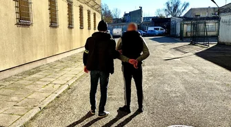 Nerwowy 30-latek z mefedronem w aucie - zatrzymany. W domu miał  20 gramów narkotyków