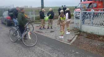  Gmina Wola Krzysztoporska. Rozdawali odblaski w Święto Niepodległości