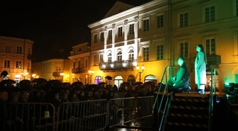 Pomimo deszczowej aury spektakl muzyczny 