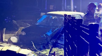 Pijany kierowca uciekł po wypadku na Śląskiej w Piotrkowie. Staranował płot i spowodował ogromne szkody