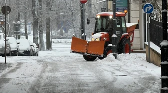 Pierwszy śnieg w tym roku – Piotrków Trybunalski w białej szacie. Zaczynają się też problemy…