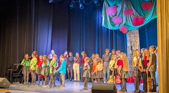 W Miejskim Ośrodku Kultury odbyło się jesienne wydarzenie muzyczne z udziałem młodych i bardziej doświadczonych wokalistów. Koncert przyciągnął publiczność różnorodnym repertuarem i wyjątkową atmosferą