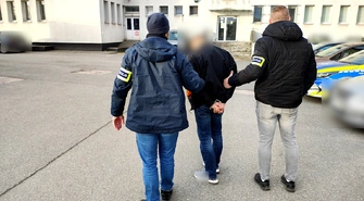 Był poszukiwany, a w kieszeni chował narkotyki