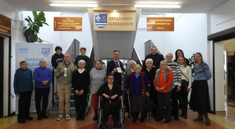 Wizyta uczestników ŚDS z Dąbrówki w Gminnej Bibliotece Publicznej w Aleksandrowie