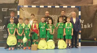 Emocje na hali Relax: młodzi piłkarze rywalizowali w turnieju rocznika 2016