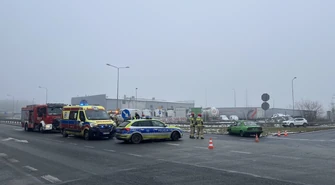 Zdarzenie drogowe DK 74 przy S8 w kierunku Moszczenicy – Skoda nie zatrzymała się na STOP