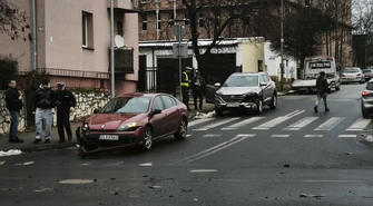 Dwa auta zderzyły się na skrzyżowaniu Jerozolimskiej i Zamkowej