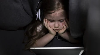 Cyfrowe dzieciństwo pod kontrolą - jak chronić najmłodszych przed cyberzaburzeniami?