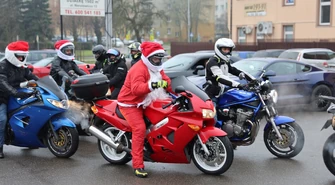 Motomikołaje odwiedzili dzieci z Piotrkowskiego Domu Dziecka. Grupa Motobrać w drugiej edycji świątecznej akcji
