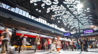 Łódzkie dla Ciebie: Nowe pociągi, karetki i ambasador sportu dla Łódzkiego