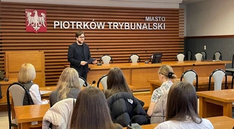 Lekcja w Urzędzie Miasta. Uczniowie IV LO  dowiedzieli się czym jest samorząd i jak funkcjonuje