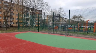 Na osiedlu Belzacka w Piotrkowie powstało nowe boisko dla mieszkańców