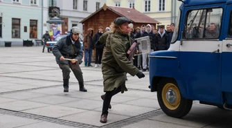 PRL wrócił na ulice Piotrkowa! Takiej zabawy z cinkciarzami i konspiratorami jeszcze nie było