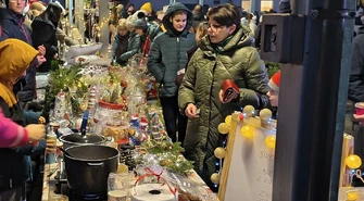 Świąteczna atmosfera na Jarmarku Bożonarodzeniowym w Moszczenicy. Poznaliśmy maskotkę gminy