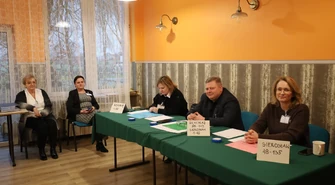 W Szkole Podstawowej w Rękoraju trwają wybory uzupełniające do Rady gminy. Zagłosować można do godziny 21.00 