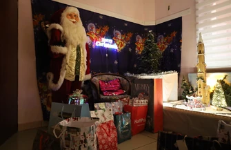 DPS Poniatów świąteczne spotkanie mieszkańców prezenty od Drużyny X i kibiców Widzewa