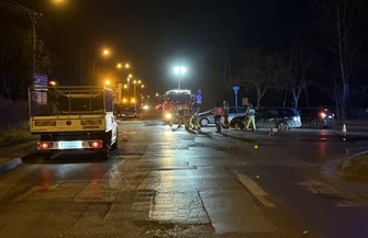 Zderzenie dwóch aut na skrzyżowaniu Roosevelta i Glinianej. Droga była zablokowana