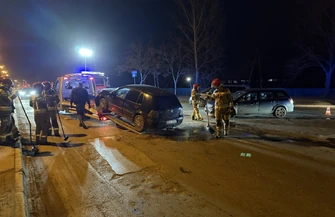 Zderzenie dwóch aut na skrzyżowaniu Roosevelta i Glinianej. Droga była zablokowana