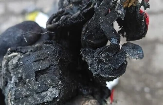 Pożar w śmieciarce w Krzewinach. Akumulator wyrzucony do śmieci mógł doprowadzić do tragedii