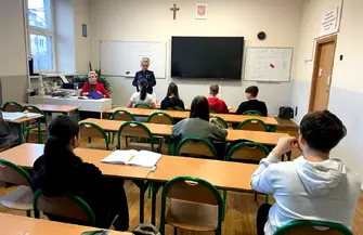 Policja uświadamia uczniów na temat hejtu mowy nienawiści oraz przemocy rówieśniczej